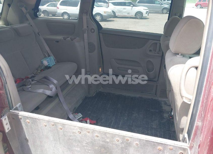 Photo 8 of 2005 Toyota Sienna LE (VIN 5TDZA23C75S319342)
