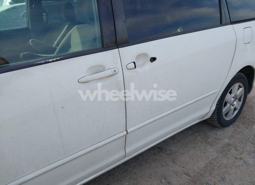 Photo 12 of 2005 Toyota Sienna LE (VIN 5TDZA23C75S322998)