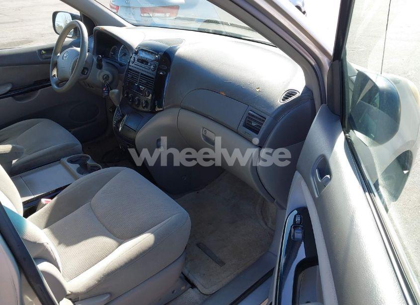 Photo 5 of 2005 Toyota Sienna LE (VIN 5TDZA23C75S326176)