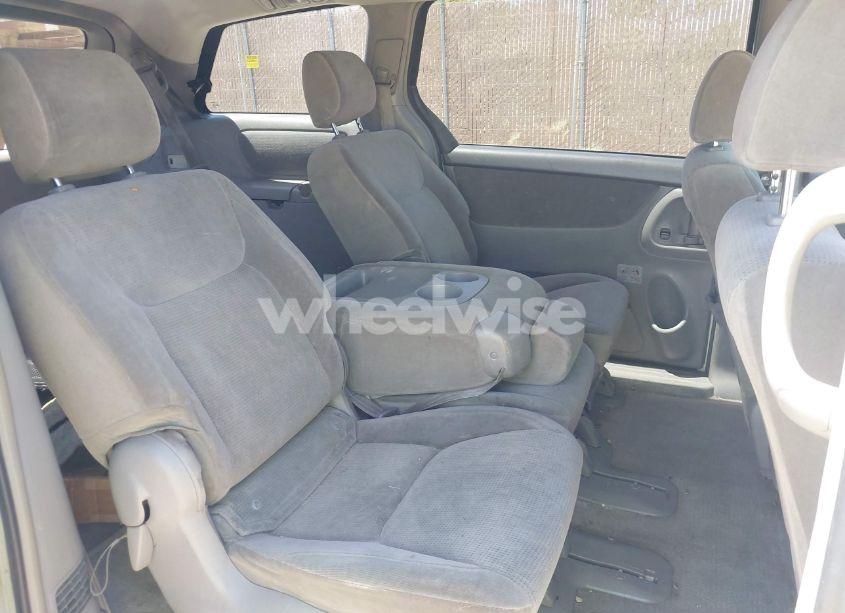 Photo 8 of 2005 Toyota Sienna LE (VIN 5TDZA23C75S329210)