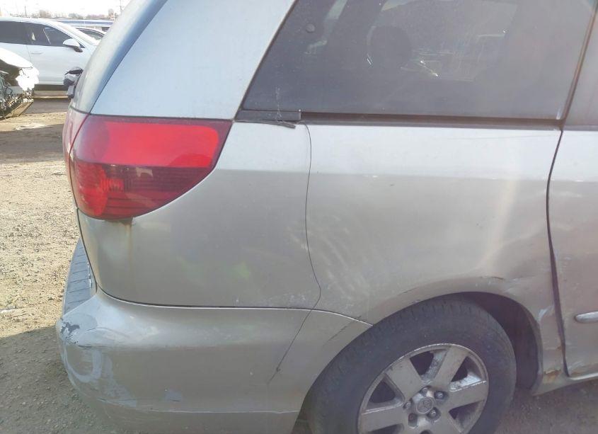 Photo 13 of 2005 Toyota Sienna LE (VIN 5TDZA23C75S347075)