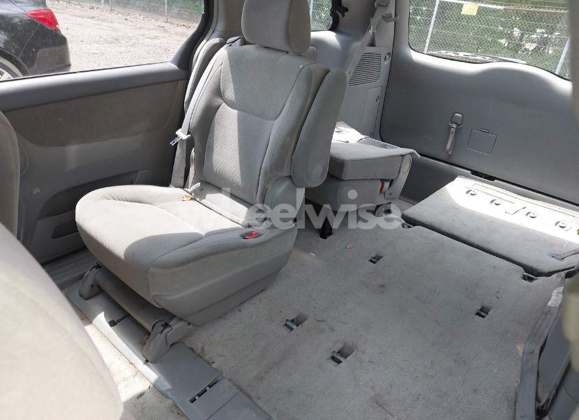 Photo 8 of 2005 Toyota Sienna LE (VIN 5TDZA23C75S353362)