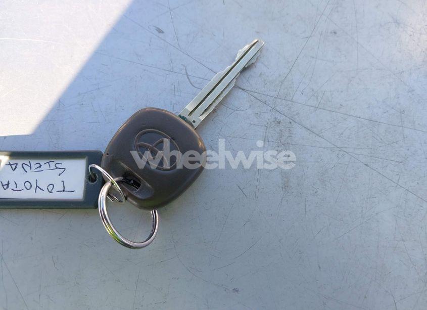 Photo 11 of 2005 Toyota Sienna LE (VIN 5TDZA23C75S363423)