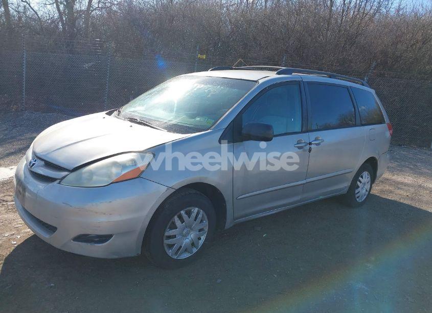 Photo 2 of 2006 Toyota Sienna LE (VIN 5TDZA23C76S558617)