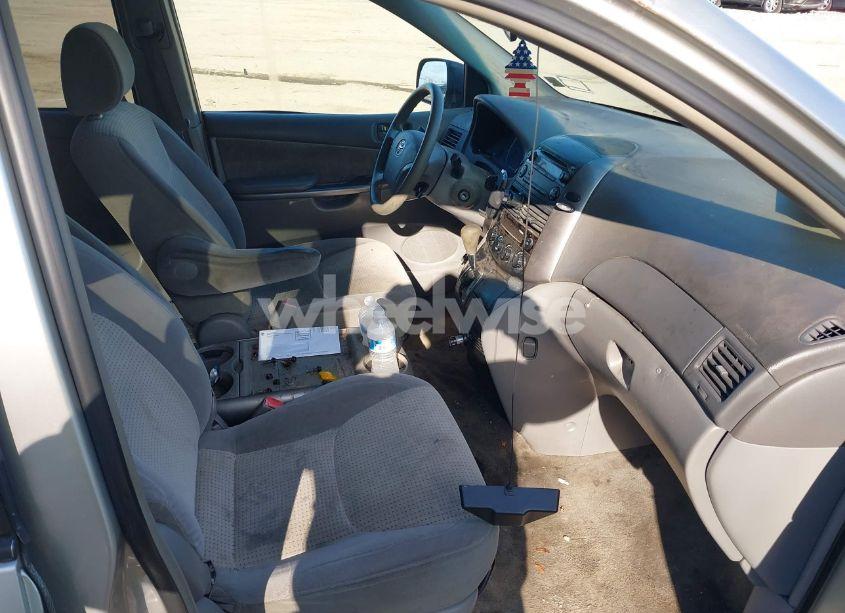 Photo 5 of 2006 Toyota Sienna LE (VIN 5TDZA23C76S558617)