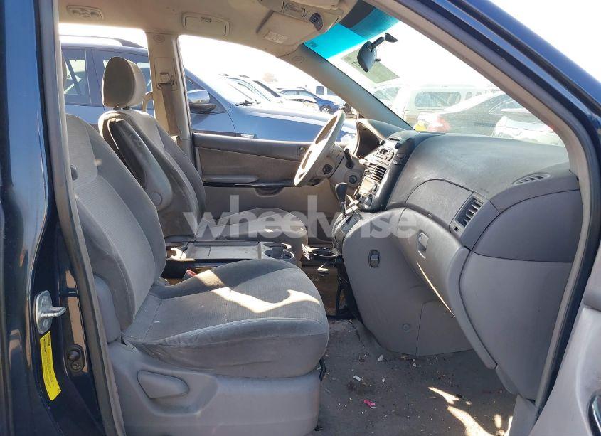 Photo 5 of 2004 Toyota Sienna LE (VIN 5TDZA23C84S004841)