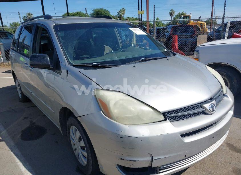 2004 Toyota Sienna LE (VIN 5TDZA23C84S020733) main photo
