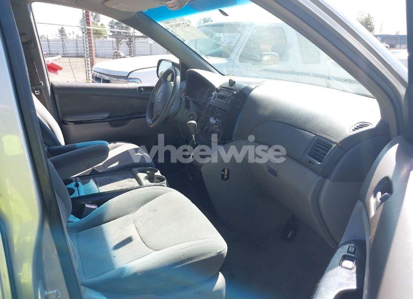 Photo 5 of 2004 Toyota Sienna LE (VIN 5TDZA23C84S020733)