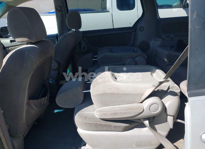 Photo 8 of 2004 Toyota Sienna LE (VIN 5TDZA23C84S020733)