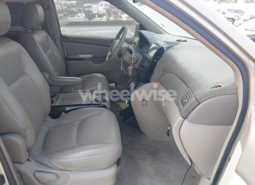 Photo 5 of 2004 Toyota Sienna LE (VIN 5TDZA23C84S047740)