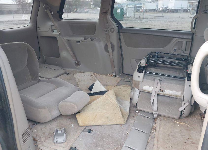 Photo 8 of 2004 Toyota Sienna LE (VIN 5TDZA23C84S063842)