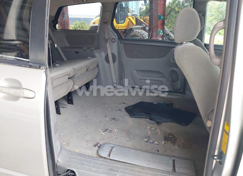 Photo 8 of 2004 Toyota Sienna LE (VIN 5TDZA23C84S075215)