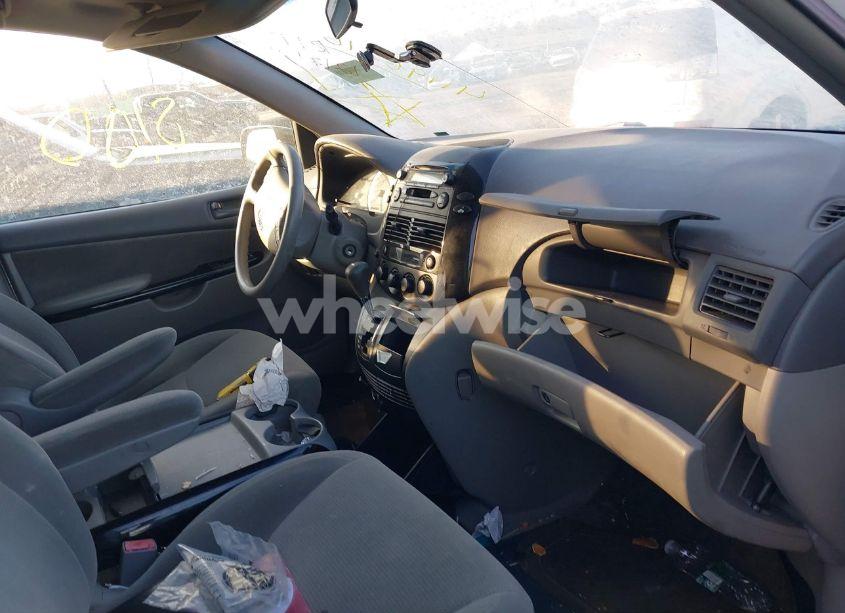 Photo 5 of 2004 Toyota Sienna LE (VIN 5TDZA23C84S095951)