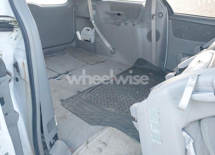 Photo 8 of 2004 Toyota Sienna LE (VIN 5TDZA23C84S095951)