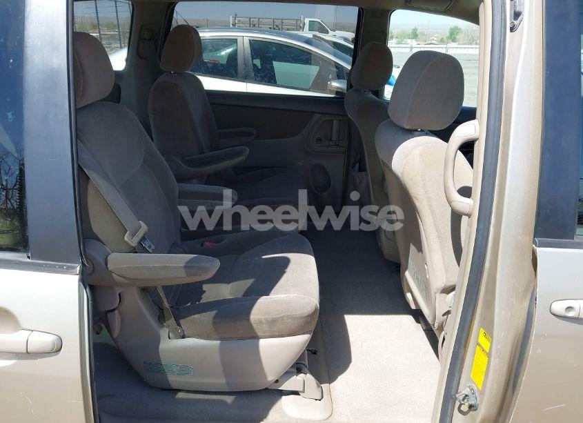 Photo 8 of 2004 Toyota Sienna LE (VIN 5TDZA23C84S125532)