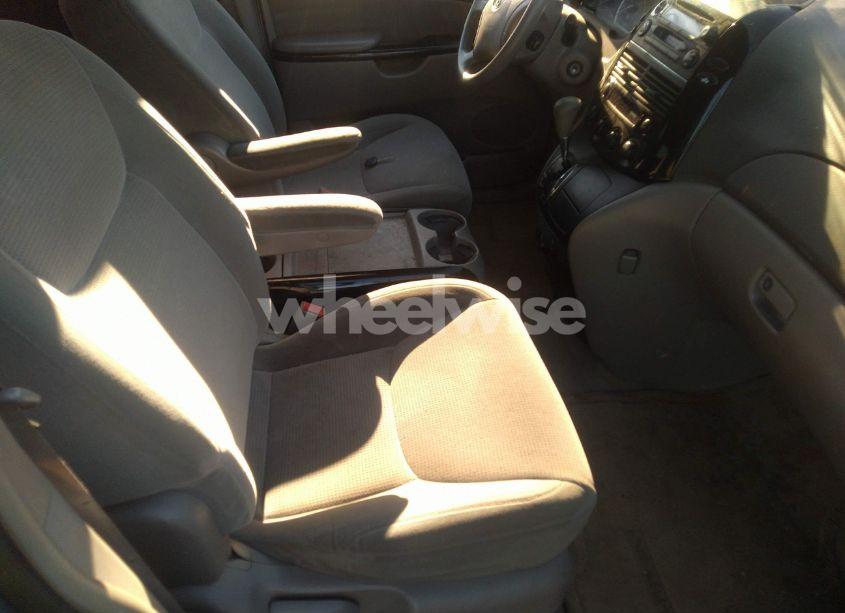 Photo 5 of 2004 Toyota Sienna LE (VIN 5TDZA23C84S126583)