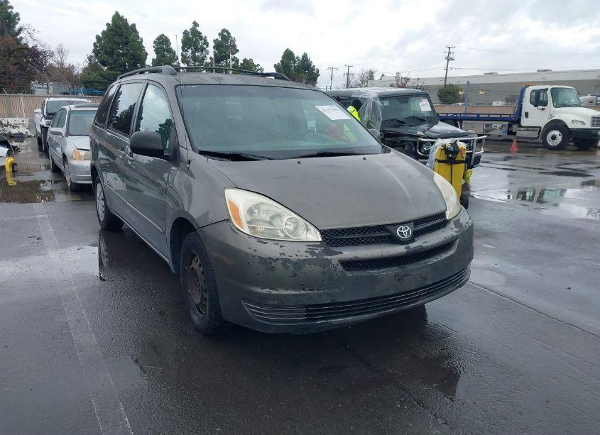 2004 Toyota Sienna LE (VIN 5TDZA23C84S144064) main photo