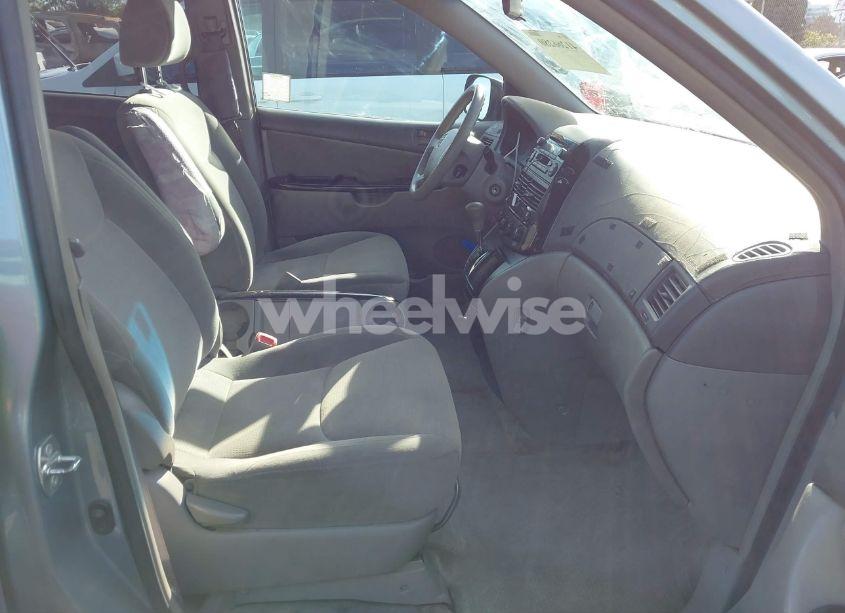Photo 5 of 2005 Toyota Sienna LE (VIN 5TDZA23C85S273374)