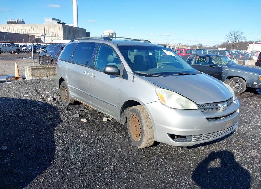 2005 Toyota Sienna LE (VIN 5TDZA23C85S338756) main photo