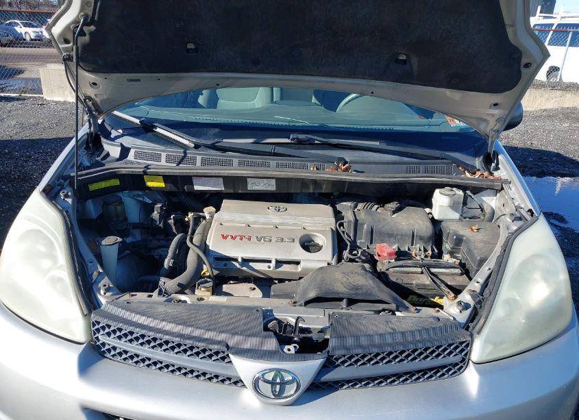 Photo 10 of 2005 Toyota Sienna LE (VIN 5TDZA23C85S338756)