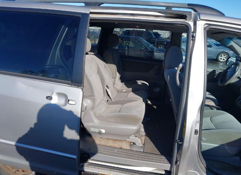 Photo 8 of 2005 Toyota Sienna LE (VIN 5TDZA23C85S338756)