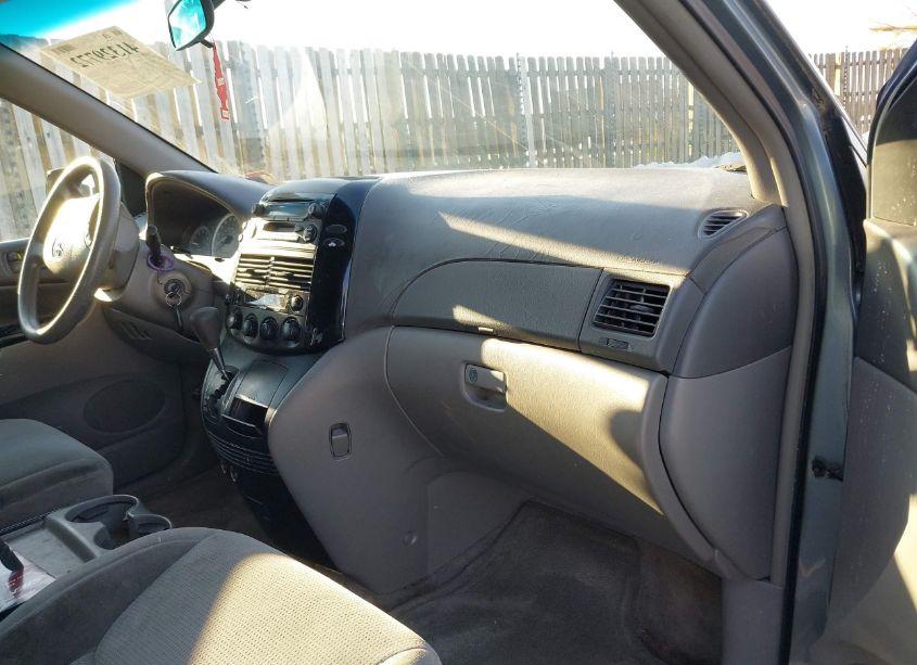Photo 5 of 2005 Toyota Sienna LE (VIN 5TDZA23C85S364354)