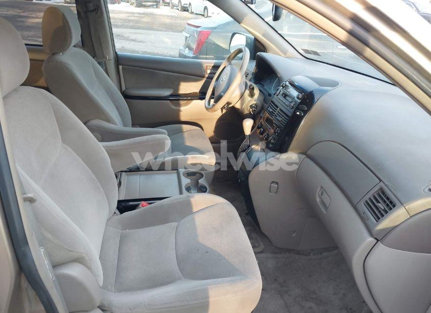 Photo 5 of 2005 Toyota Sienna LE (VIN 5TDZA23C85S374303)
