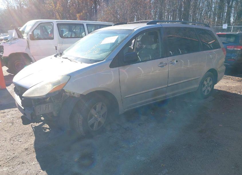 Photo 2 of 2006 Toyota Sienna LE (VIN 5TDZA23C86S387943)