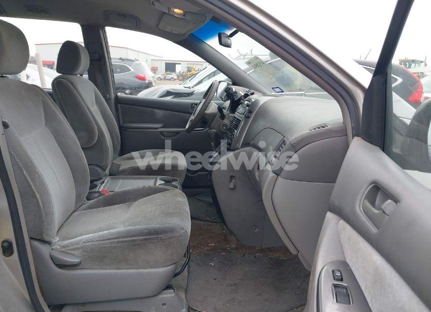 Photo 5 of 2006 Toyota Sienna CE (VIN 5TDZA23C86S519096)