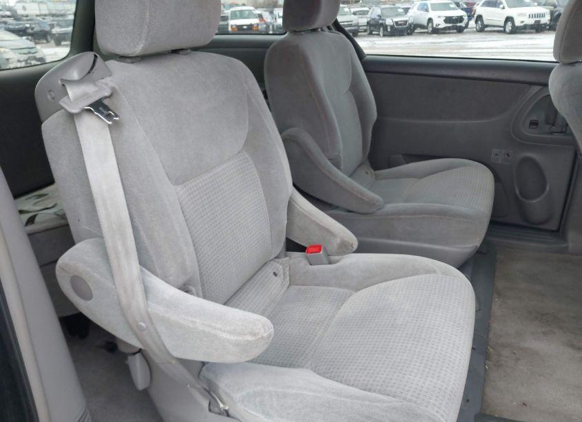 Photo 8 of 2006 Toyota Sienna CE (VIN 5TDZA23C86S571313)