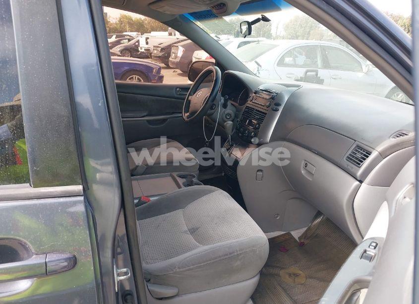 Photo 5 of 2006 Toyota Sienna LE (VIN 5TDZA23C86S580027)