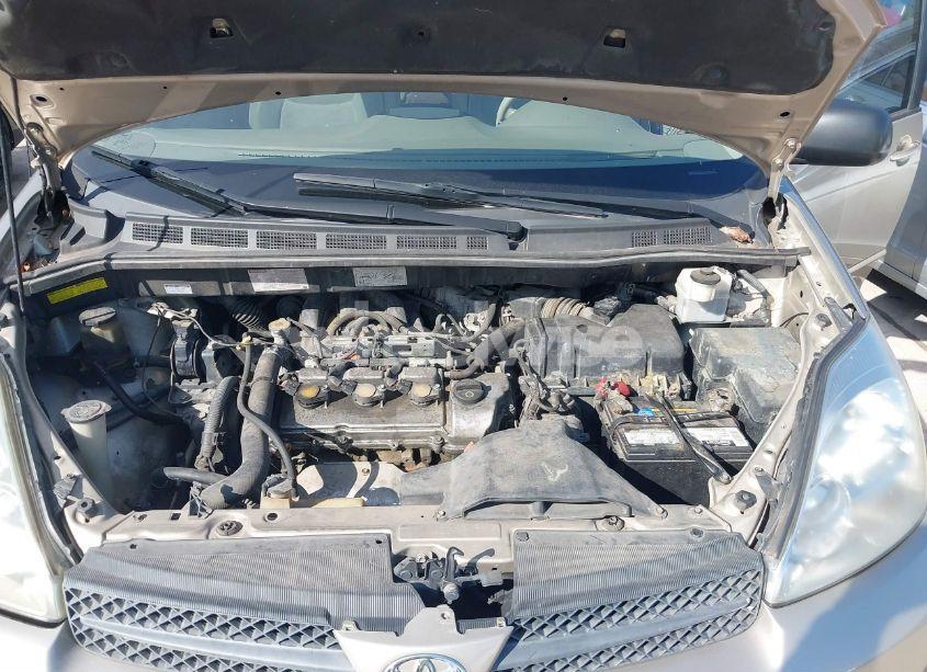 Photo 10 of 2004 Toyota Sienna CE (VIN 5TDZA23C94S017632)