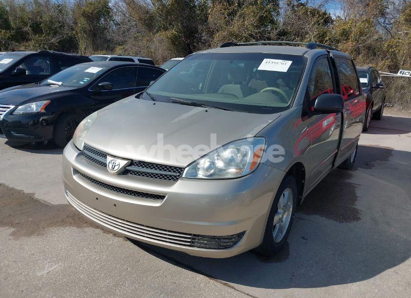 Photo 2 of 2004 Toyota Sienna CE (VIN 5TDZA23C94S017632)