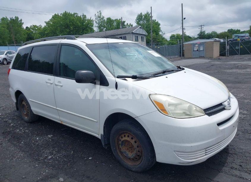 2004 Toyota Sienna LE (VIN 5TDZA23C94S018313) main photo