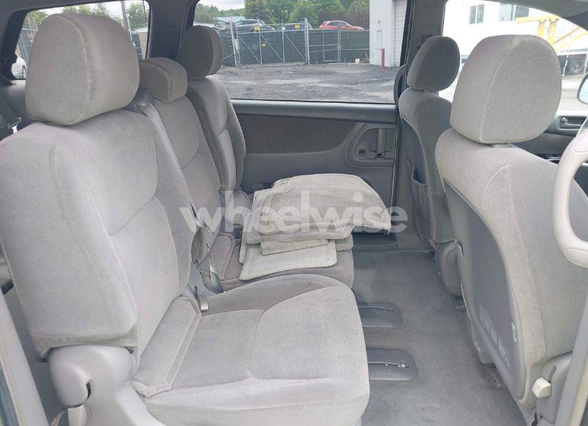 Photo 8 of 2004 Toyota Sienna LE (VIN 5TDZA23C94S018313)