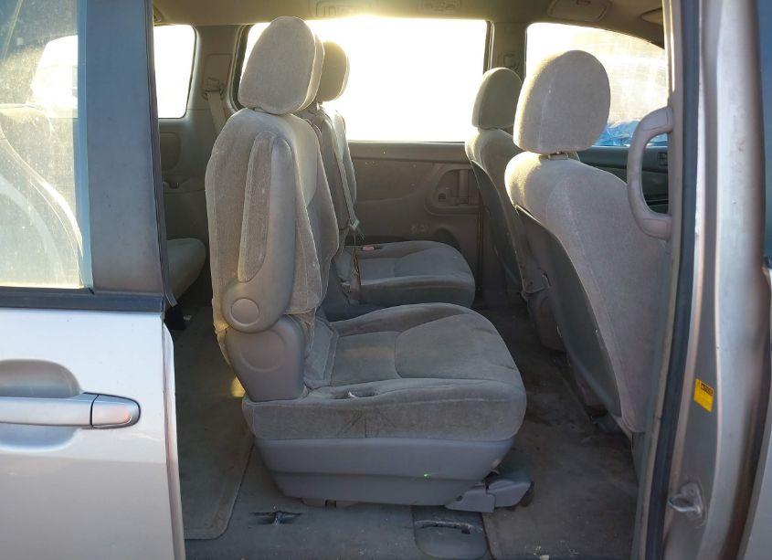 Photo 8 of 2004 Toyota Sienna CE (VIN 5TDZA23C94S034110)