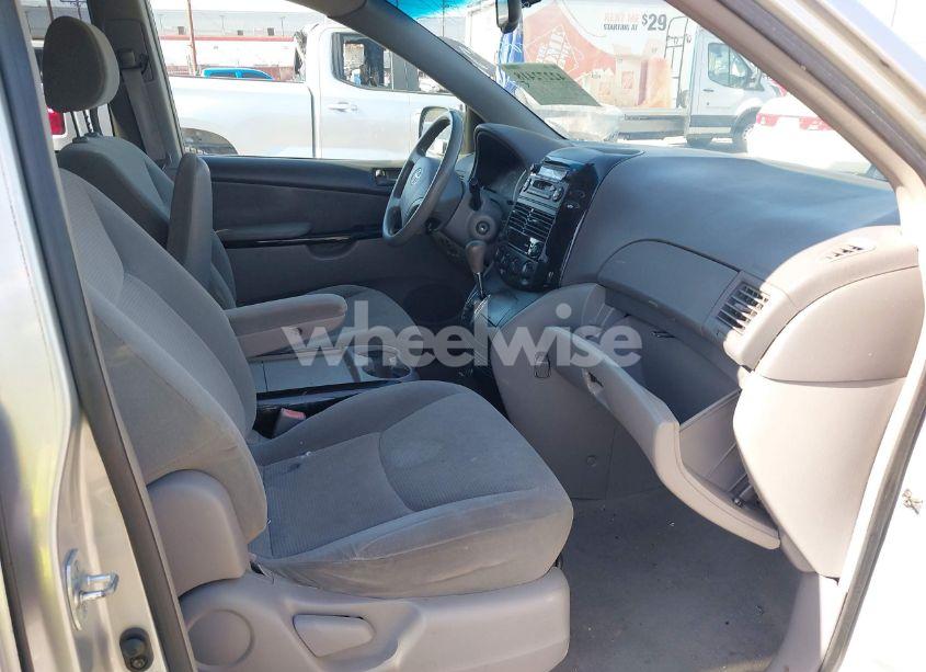 Photo 5 of 2004 Toyota Sienna LE (VIN 5TDZA23C94S037895)