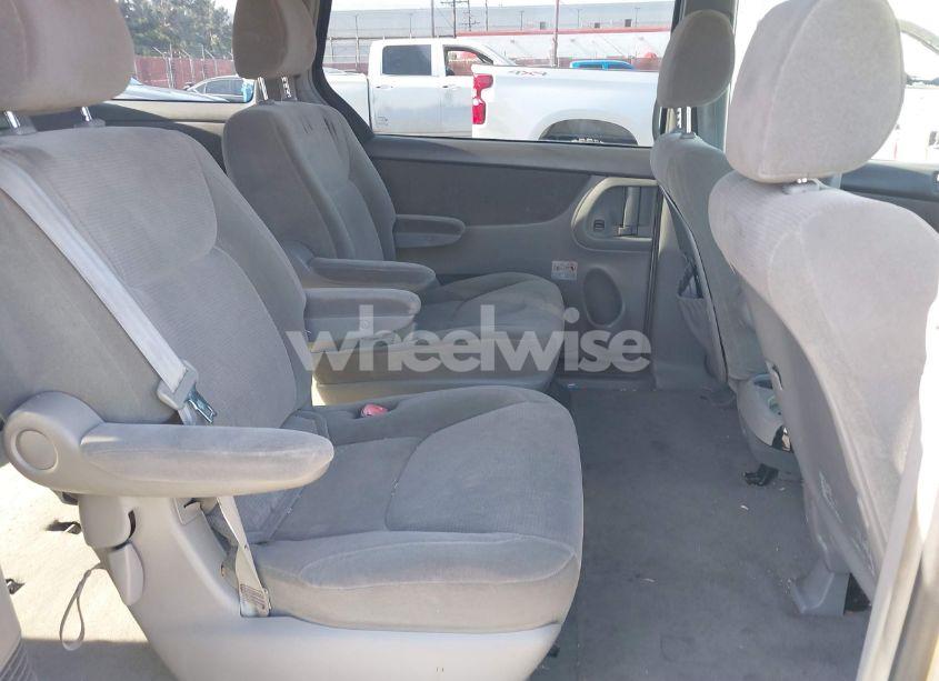 Photo 8 of 2004 Toyota Sienna LE (VIN 5TDZA23C94S037895)