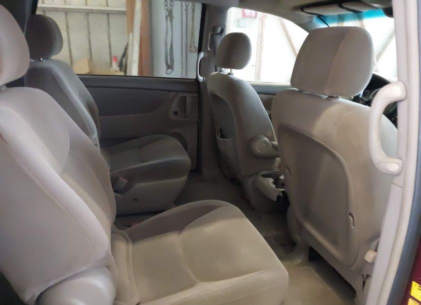 Photo 8 of 2004 Toyota Sienna LE (VIN 5TDZA23C94S075689)