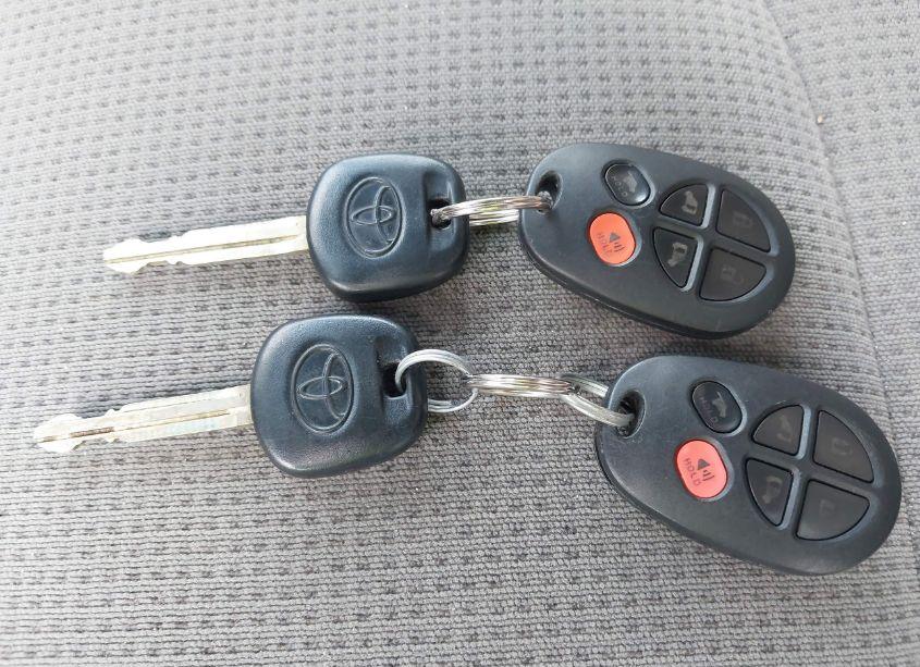 Photo 11 of 2004 Toyota Sienna LE (VIN 5TDZA23C94S085123)