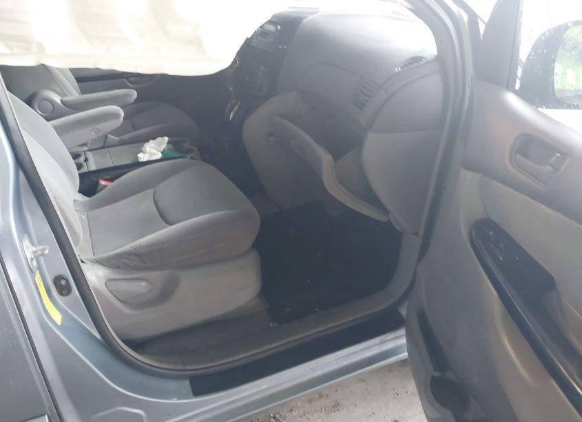 Photo 5 of 2004 Toyota Sienna LE (VIN 5TDZA23C94S121604)