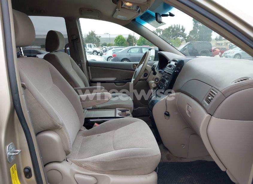 Photo 5 of 2004 Toyota Sienna LE (VIN 5TDZA23C94S170754)