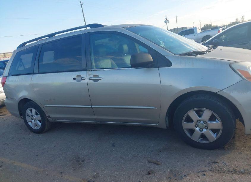 Photo 12 of 2004 Toyota Sienna LE (VIN 5TDZA23C94S187389)