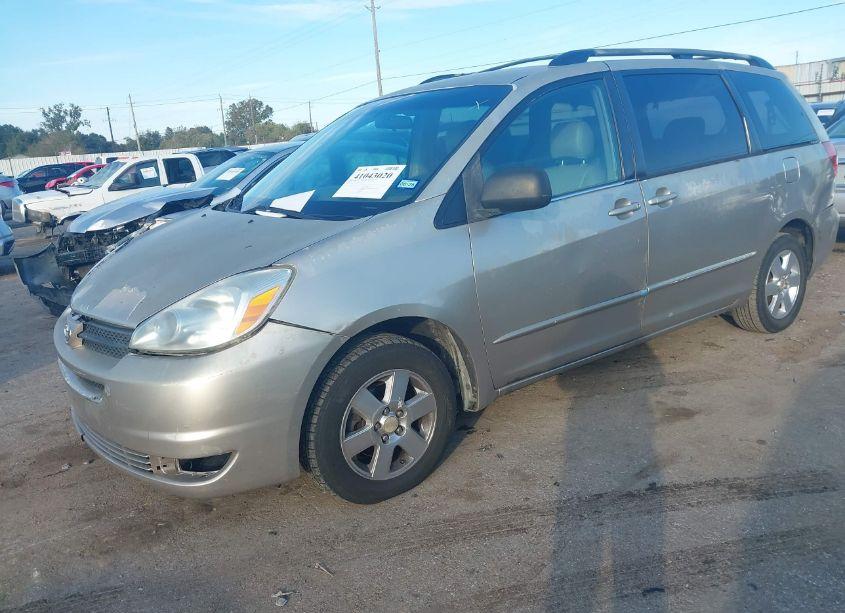 Photo 2 of 2004 Toyota Sienna LE (VIN 5TDZA23C94S187389)