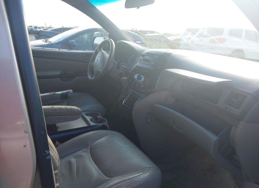 Photo 5 of 2004 Toyota Sienna LE (VIN 5TDZA23C94S187389)