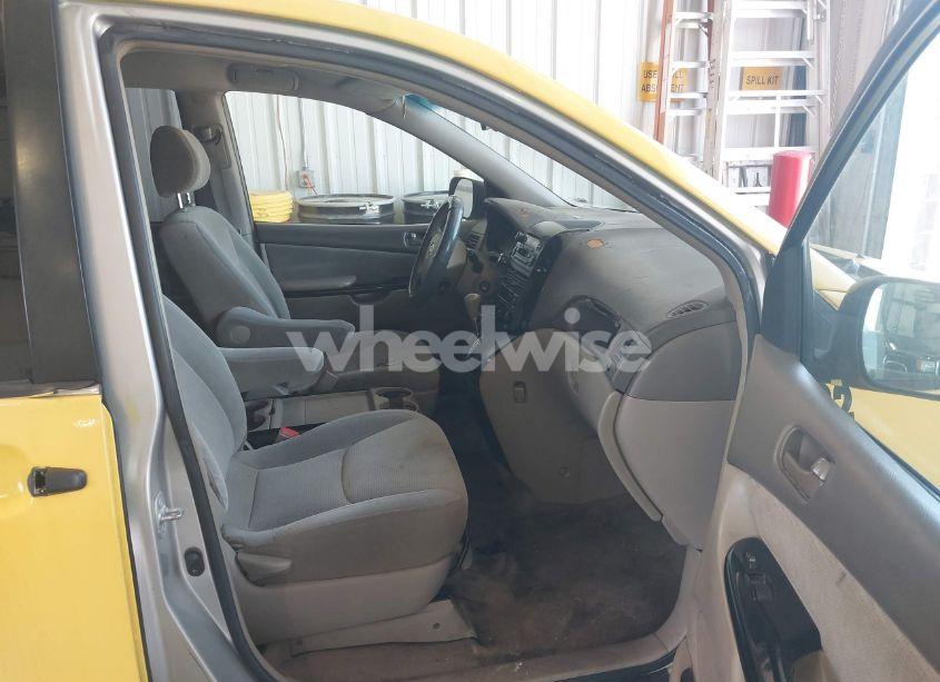 Photo 5 of 2005 Toyota Sienna LE (VIN 5TDZA23C95S239816)