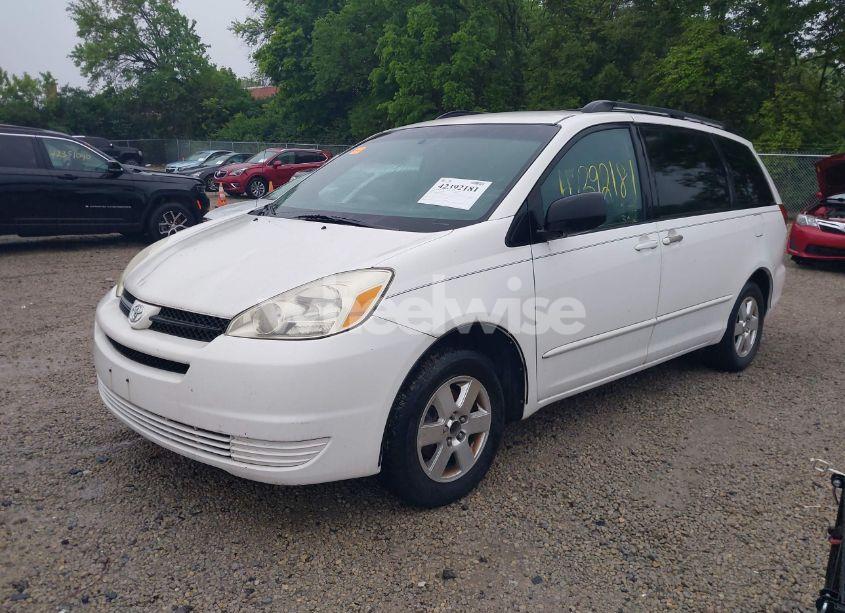 Photo 2 of 2005 Toyota Sienna LE (VIN 5TDZA23C95S246054)