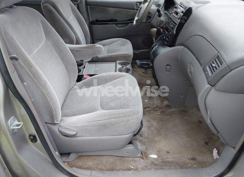 Photo 5 of 2005 Toyota Sienna CE (VIN 5TDZA23C95S309539)