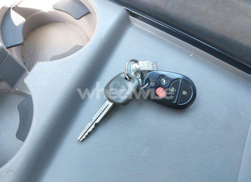 Photo 11 of 2005 Toyota Sienna LE (VIN 5TDZA23C95S323540)