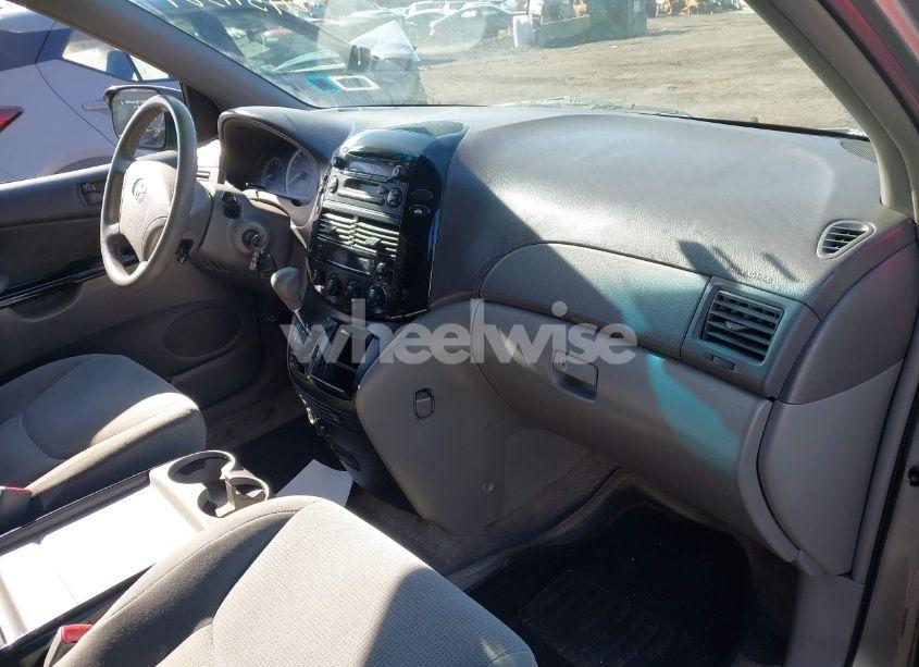 Photo 5 of 2005 Toyota Sienna LE (VIN 5TDZA23C95S323540)